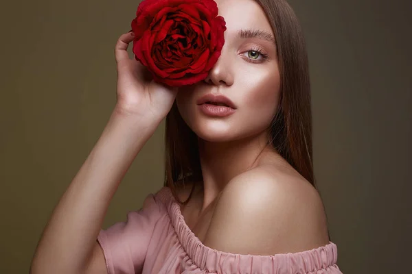 Mulher Bonita Com Flor Menina Encantadora Com Beleza Make Rose — Fotografia de Stock