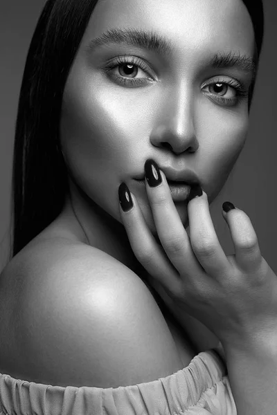 Piękny Woman Twarz Zmysłowy Model Dziewczyna Pięknym Makijażu Czarno Białe — Zdjęcie stockowe