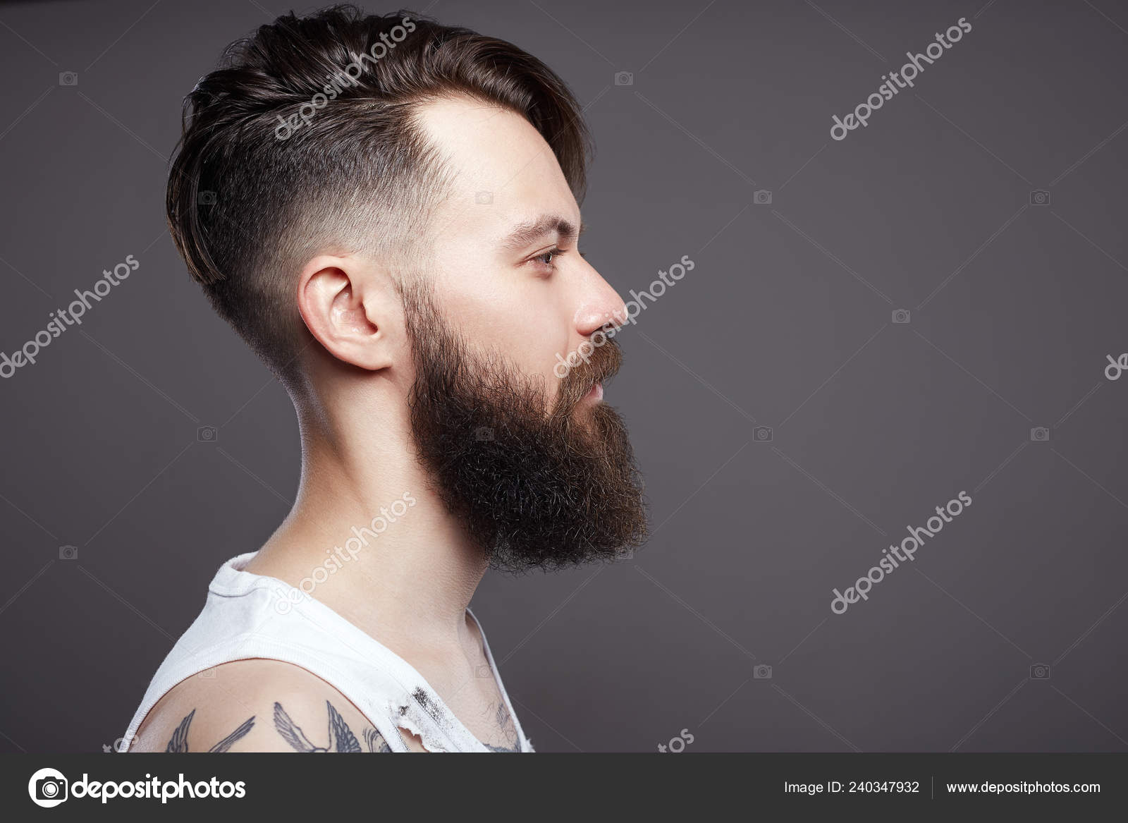 Bonito Homem Barbudo Hipster Com Corte De Cabelo Elegante E Barba