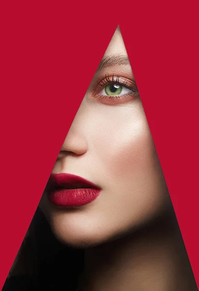 Güzel Yeşil Gözleri Genç Kadın Kırmızı Dudaklar Makyaj Güzellik Şehvetli — Stok fotoğraf