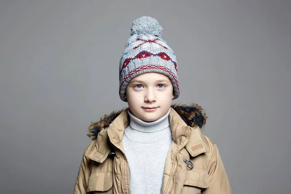 Модний Хлопчик Зимовому Верхньому Одязі Модна Дитина Дитина Стильний Підліток — стокове фото