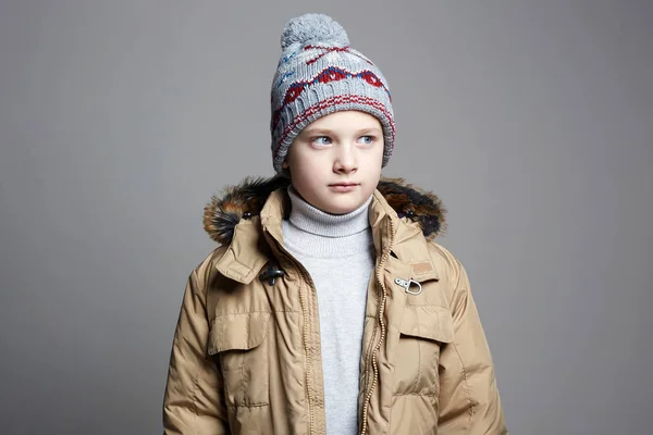 Fashionabla Pojke Vinter Ytterkläder Mode Barn Barn Eleganta Tonåring Stickad — Stockfoto