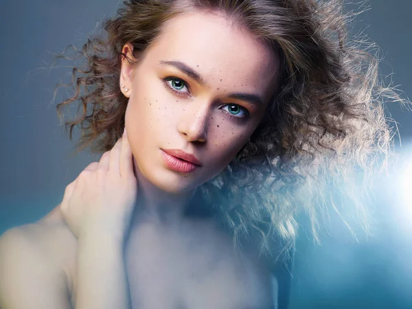 Beautiful Woman Color Lights Amazing Curly Girl Make Beauty Fashion — Stock Photo, Image