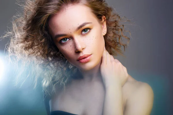 Beautiful Woman Color Lights Amazing Curly Girl Make Beauty Fashion — Stock Photo, Image