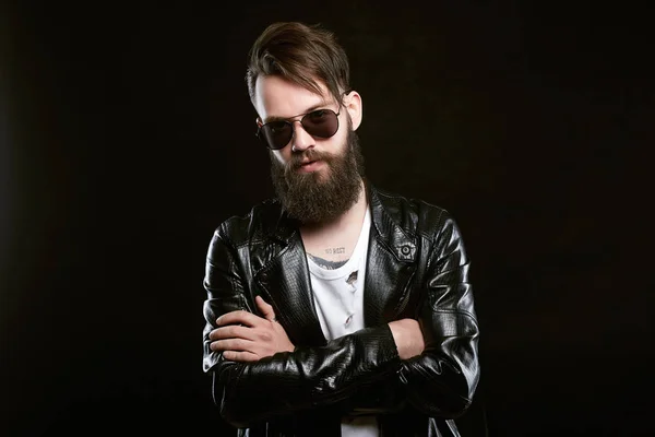 Fashionable handsome man in sunglasses — Stock Photo, Image