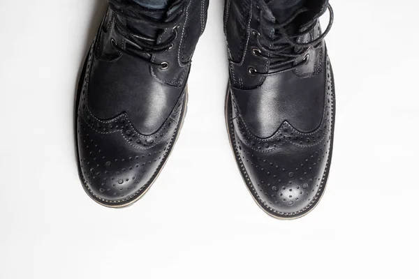 Trendige Herrenschuhe. Mode Stillleben. Männer schwarze Stiefel — Stockfoto