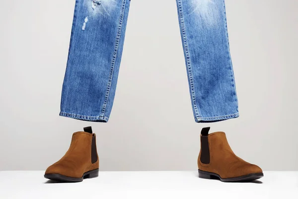 Modische Stiefel und Jeans ohne Modell — Stockfoto