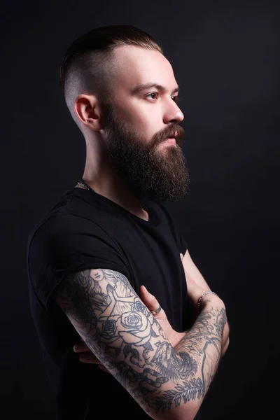 Przystojny mężczyzna, Tattoed Brodaty hipster — Zdjęcie stockowe