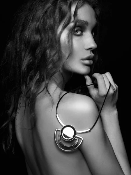 Sexy nude Girl with jewelry. Black and white portrait — Stock Photo, Image