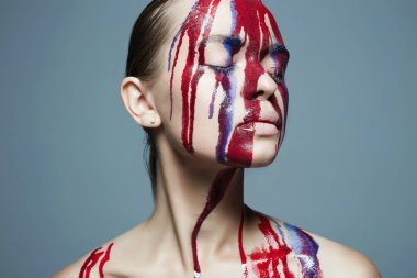 güzel yüz ve Vücut üzerinde sıvı boya