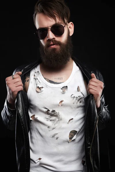 Fashionable tattooed handsome man in sunglasses — Stock Photo, Image