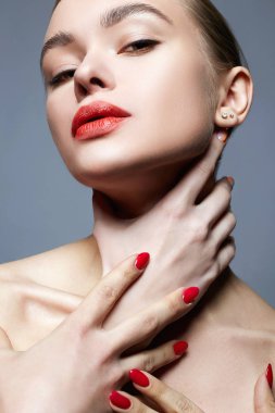 güzel kız eller. Genç kadın