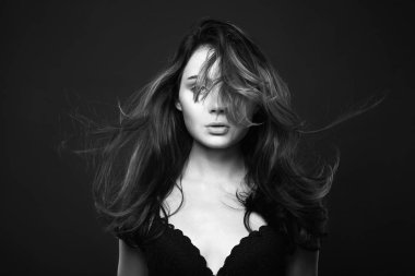 sağlıklı saç ile güzel bir genç kadın