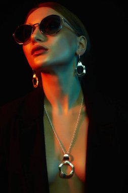  renkli parlak ışıklar güzellik genç kadın