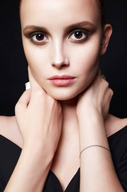 Güzel genç bir kadın yüzü. şehvetli model kız