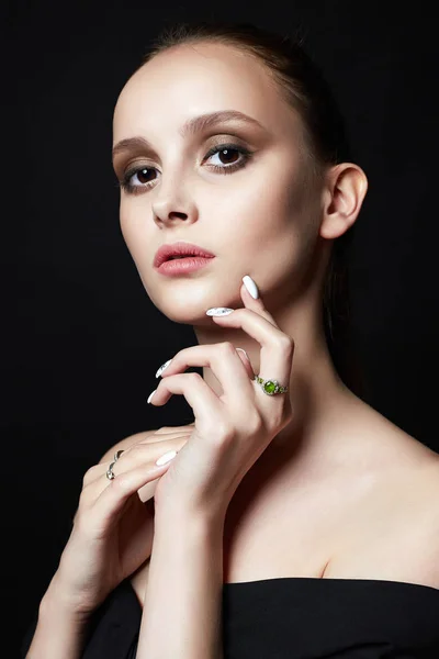 Sensual beautiful girl portrait in studio — Stock Photo, Image