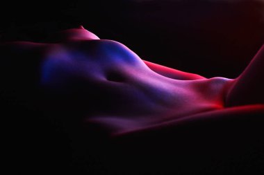 Çıplak poz renkli ışıklar kadın