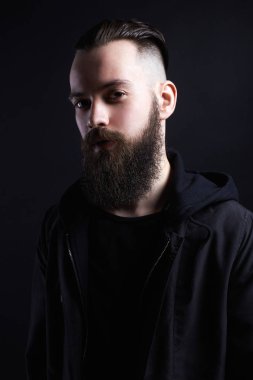 Sakallı Yakışıklı Çocuk. Şık hipster