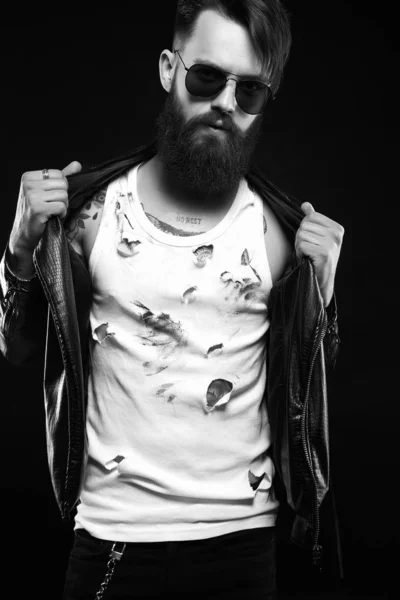 Fashionable hipster man with tattoo and sunglasses — Stock Photo, Image