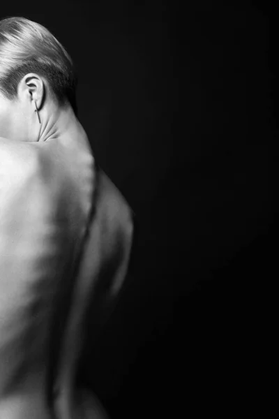 Mujer Espalda Desnuda Hermosa Rubia Pelo Corto Chica Con Espalda —  Fotos de Stock