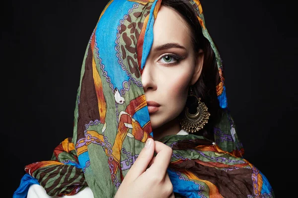 Bella Giovane Donna Velo Colori Gioielli Bellezza Ragazza Hijab Colorato — Foto Stock