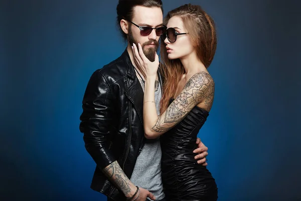 Lovely Beautiful Couple Sunglasses Bearded Hipster Boy Beauty Girl Tattoo — Stock Photo, Image