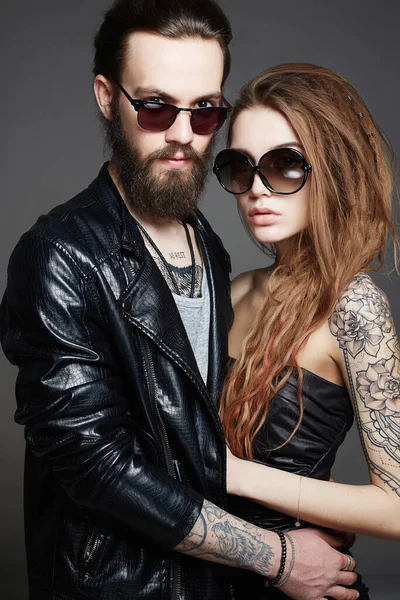 Moda Belo Casal Óculos Sol Couro Barbudo Hipster Menino Menina — Fotografia de Stock