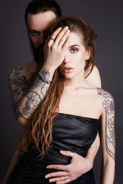 Divat Gyönyörű Pár Együtt Tetoválás Hipster Fiú Lány — Stock Fotó