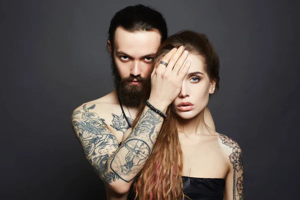 Beau Couple Avec Tattoo Sexy Femme Beau Man Lovely Garçon — Photo