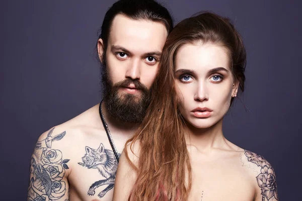 Mooi Stel Met Tatoeage Sexy Vrouw Knappe Man Samen — Stockfoto