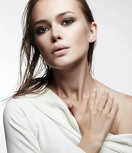 Mujer Sensual Con Cabello Mojado Retrato Moda Maquillaje — Foto de Stock