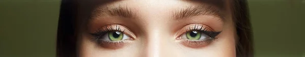 Närbild Foto Vackra Kvinnliga Gröna Ögon Del Ansiktet Med Make — Stockfoto