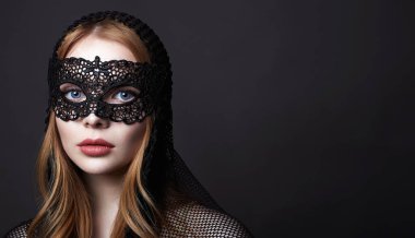 Karnaval Maskeli Güzel Sarışın Kadın. Maskeli balo. Maskeli kız. Güzellik ve Moda