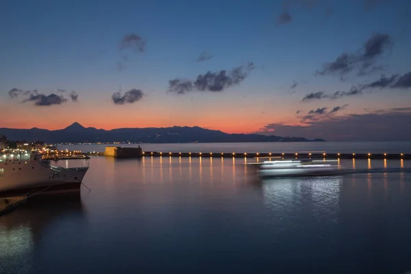 uzun pozlama manzara günbatımı ile fotoğraf ve gemi limana girme