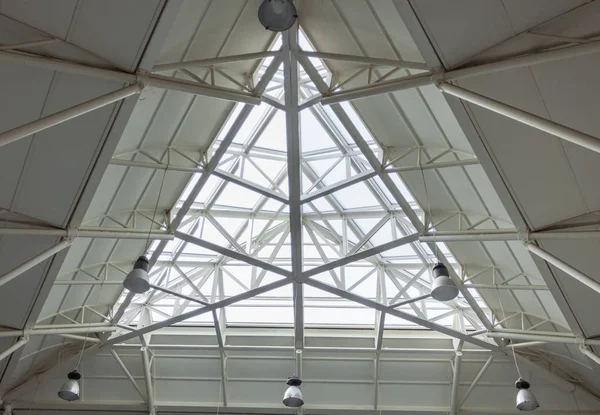 Otobüs İstasyonu beyaz çatı triangulate dam penceresi