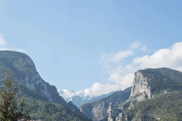 kar ve bulutlar dağ olympus gorge kaplı Olimpos Dağı zirve