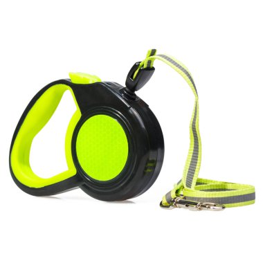 Beyaz arka plan üzerinde izole köpek için yeşil/siyah retractable kira kontratı