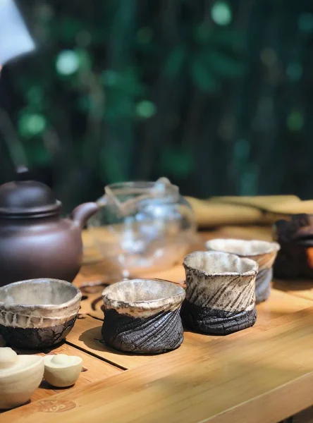 Çay töreni. Bahçede çay içme