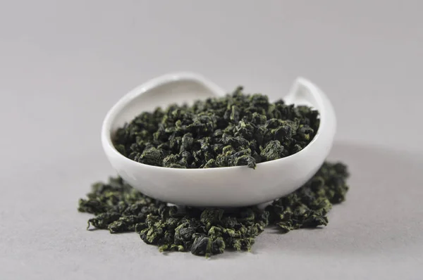 Çay ware Çin yeşil çay. Kuru çay yaprağı. Çin çay ürün fotoğraf. Çay ve infüzyon. Kuru çay yığını.