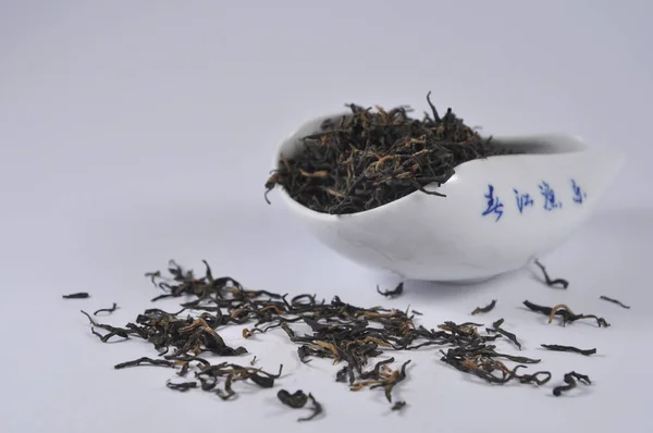 Chinesischer Schwarzer Tee Teegeschirr Trockenes Teeblatt Produktfoto Von Chinesischem Tee — Stockfoto