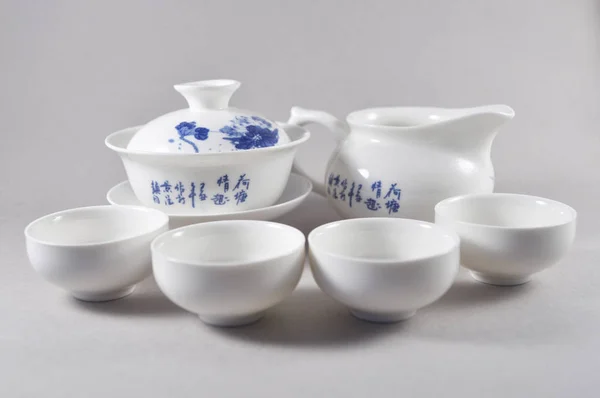 Çin Teaware. Bardak ve çaydanlıklar. İnfüzyon.