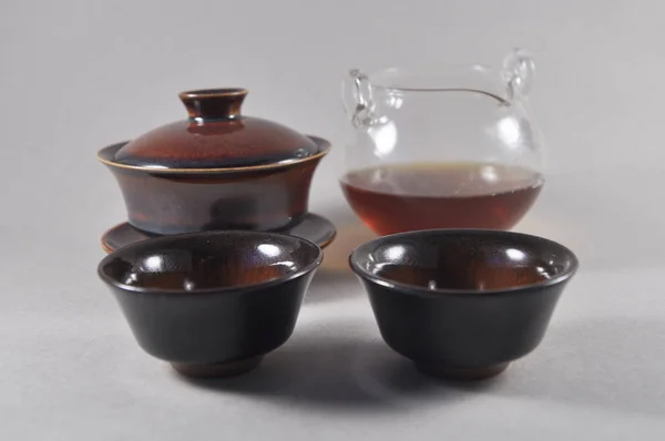 Çin Teaware. Bardak ve çaydanlıklar. İnfüzyon.