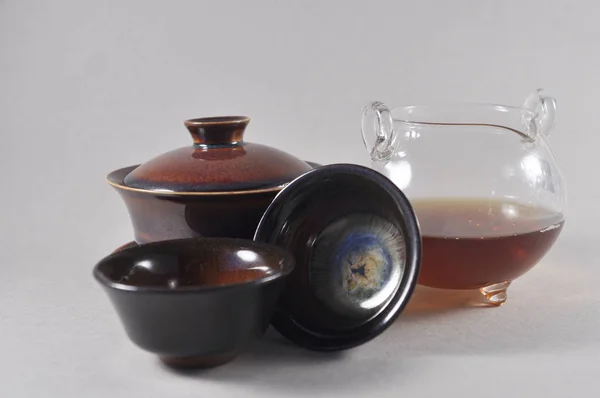 Çin Teaware. Bardak ve çaydanlıklar. İnfüzyon.