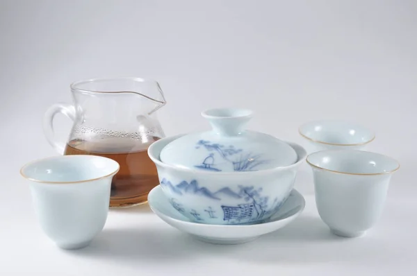 Çin Teaware. Bardak ve çaydanlıklar. İnfüzyon.
