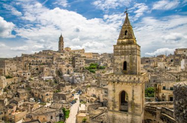 Matera tarihi merkezi Sasso Barisano tarihi antik kent Sassi di Matera kaya mağara evler, Avrupa kültür başkenti, Unesco Dünya Mirası, Basilicata, Güney İtalya ile panoramik manzaralı