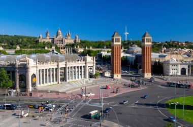 Plaza de España'nın, Venedik Towers, Montjuic Magic Fountain ve Ulusal Sanat Müzesi Barcelona şehir, Catalonia, İspanya İspanyolca kare hava üstten görünüm