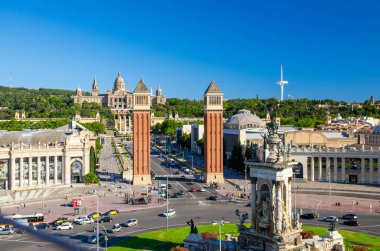 Plaza de España'nın, Venedik Towers, Montjuic Magic Fountain ve Ulusal Sanat Müzesi Barcelona şehir, Catalonia, İspanya İspanyolca kare hava üstten görünüm