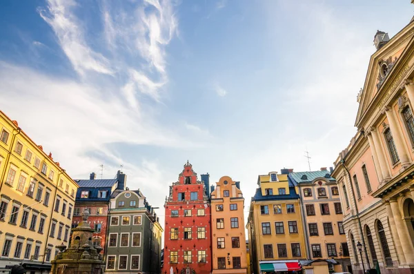 Hagyományos Jellemző Épületei Színes Falak Nobel Múzeummal Szökőkút Stortorget Térnél — Stock Fotó