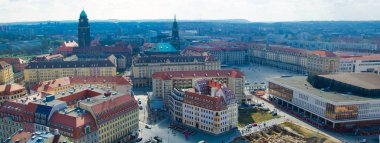 Dresden şehir merkezi kare ve eski binalar lutheran Kilisesi Our Lady Frauenkirche, Almanya'nın görünümü platformdan panoramik manzaralı