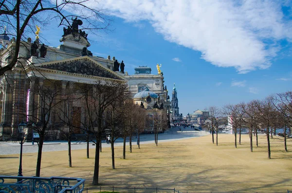 Parque Ciudad Bruhlschen Garten Con Árboles Cerca Hochschule Bildende Knste — Foto de Stock